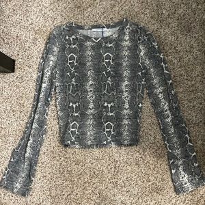 Long sleeve crop top